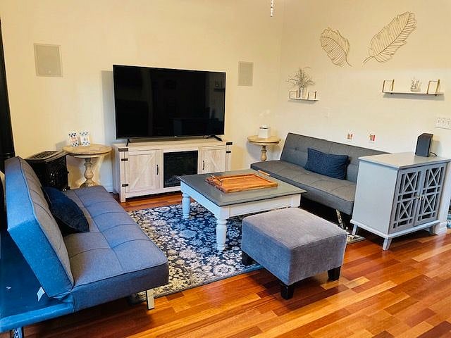 Furnished Finder property 452111_1 photo 3