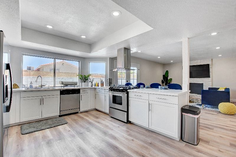 Furnished Finder property 452129_1 photo 3