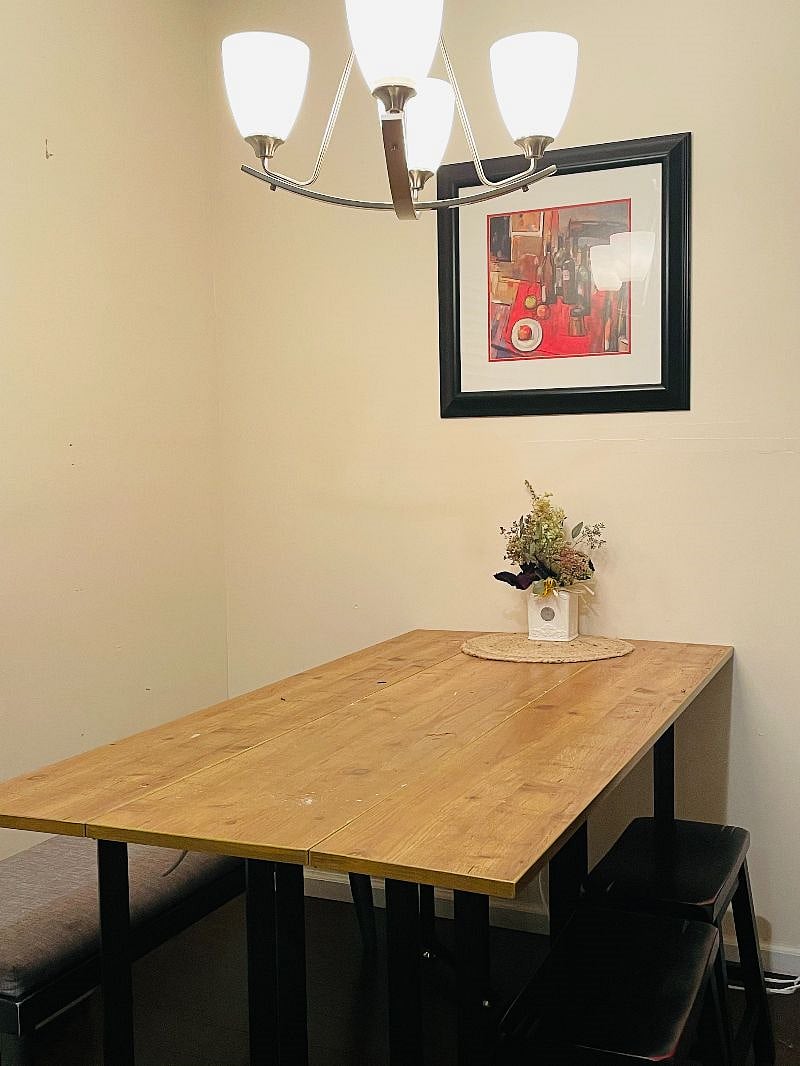 Eat-in kitchen