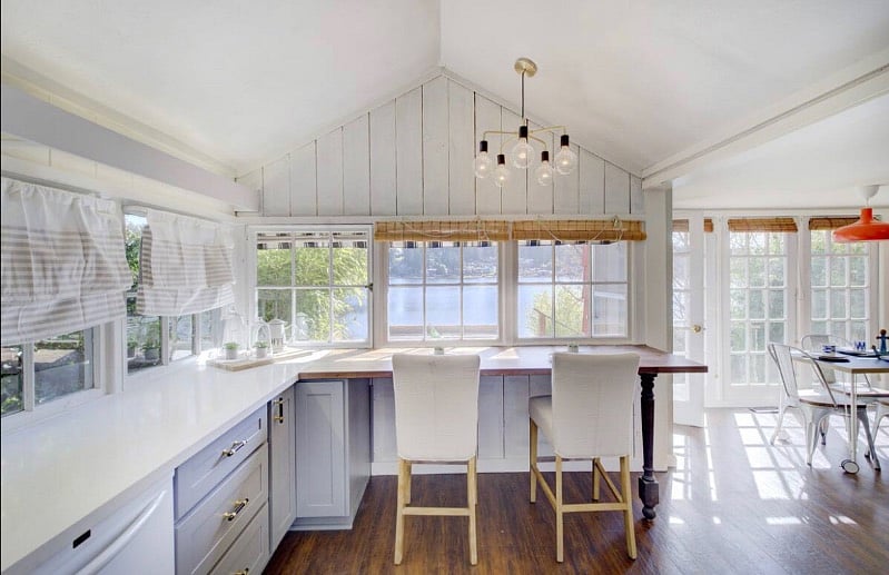 Gorgeous Remodeled Kitchen! Cook with a view of the lake!