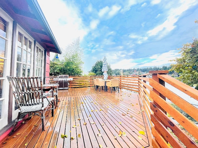 HUGE! Deck off of the cottage with a territorial view of the lake!