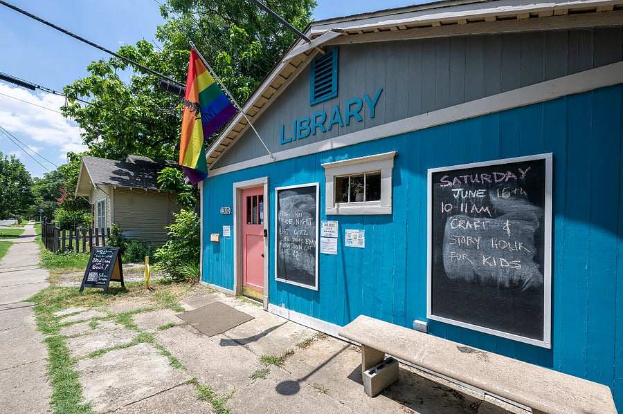 Fairmount Community Library is conveniently located next to Arts Fifth Avenue and only a 6-minute walk from the cottage!