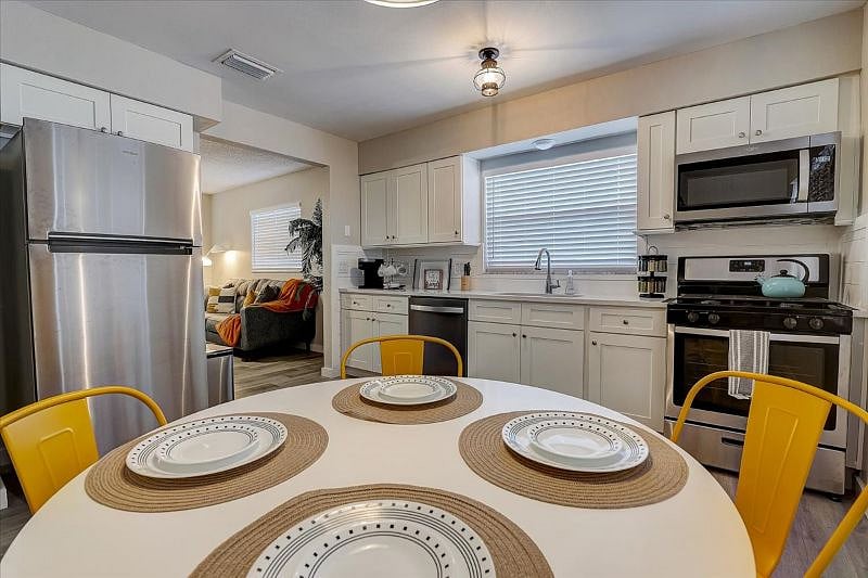 Furnished Finder property 452251_1 photo 12