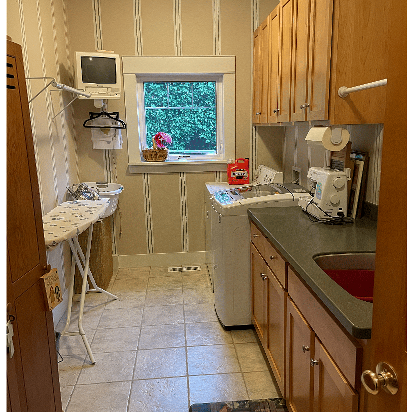 Utility room with washer and dryer.