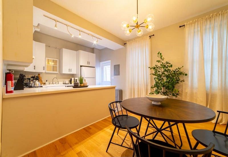 Spacious dining nook!