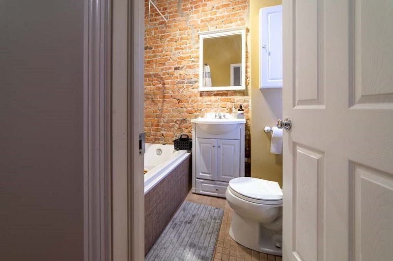 Master bedroom's bathroom.
