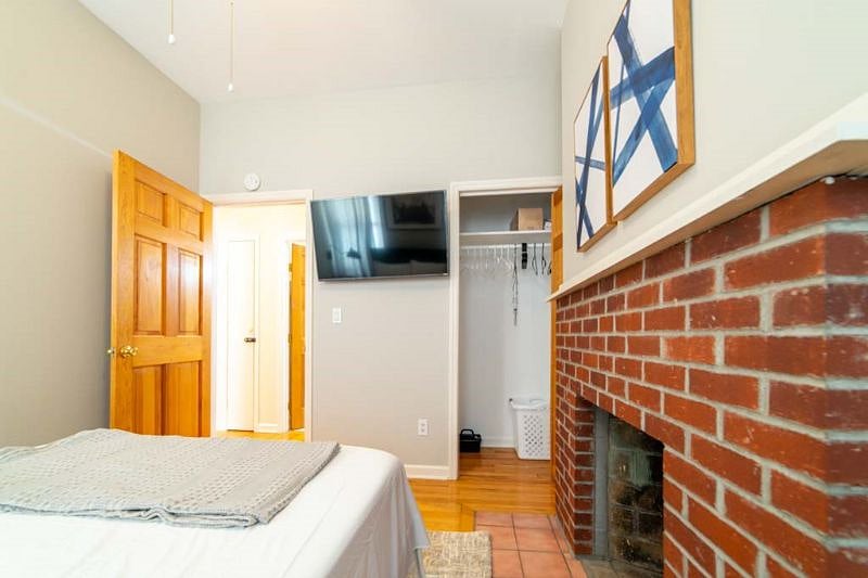 FIREPLACE IS NOT OPERABLE ITS ONLY FOR DECOR.