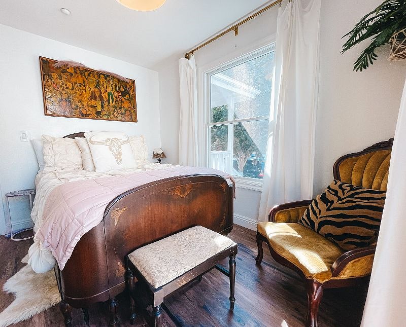 2nd bedroom with full size bed. All linens included. Casper mattress and Cozy Earth linens. 