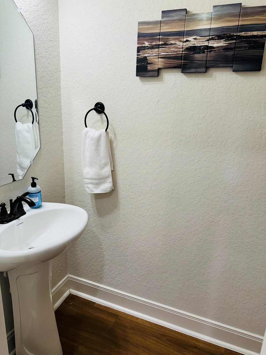 1/2 Bathroom