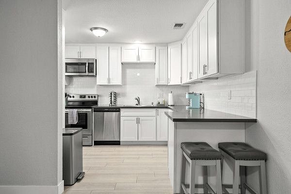 Kitchen with stainless steel appliances & quartz countertops