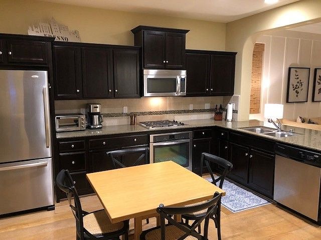 Furnished Finder property 452819_1 photo 4