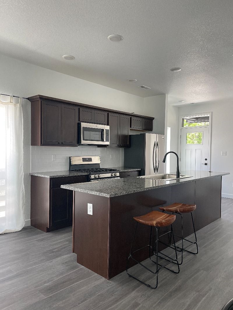Furnished Finder property 452820_1 photo 6