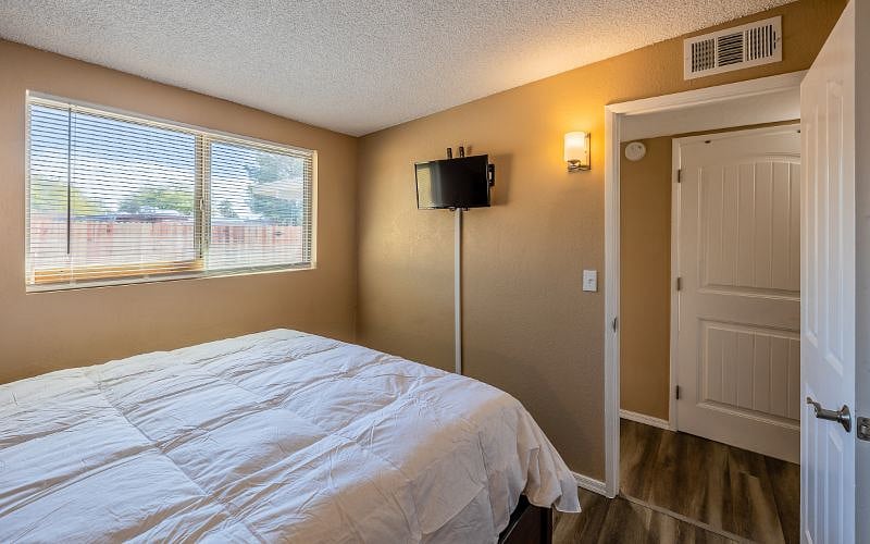 Furnished Finder property 452850_1 photo 17