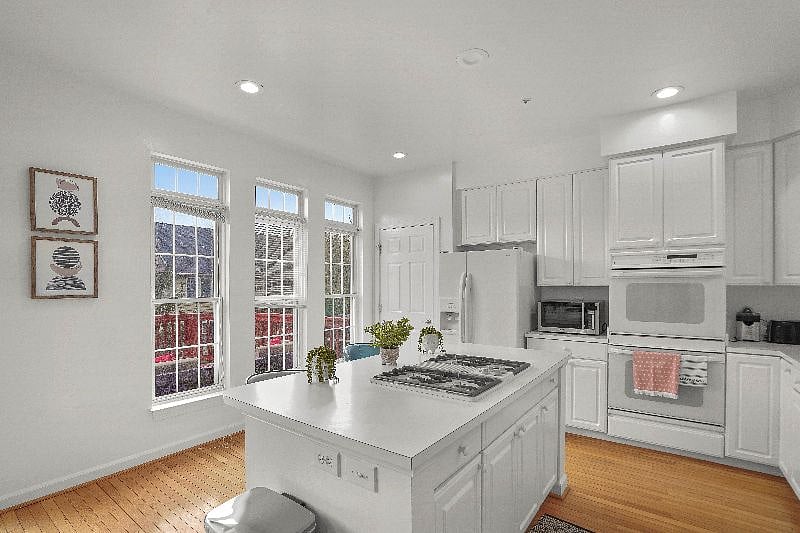 Furnished Finder property 452884_1 photo 17