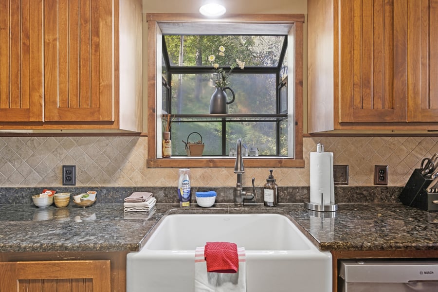 Farmhouse sink