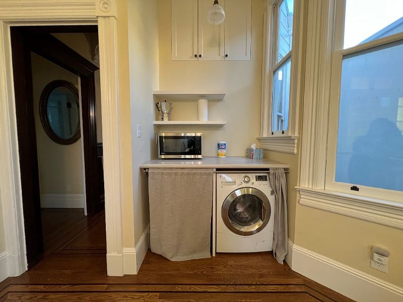 In unit combo washer/dryer.