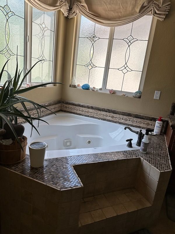 BATH TUB