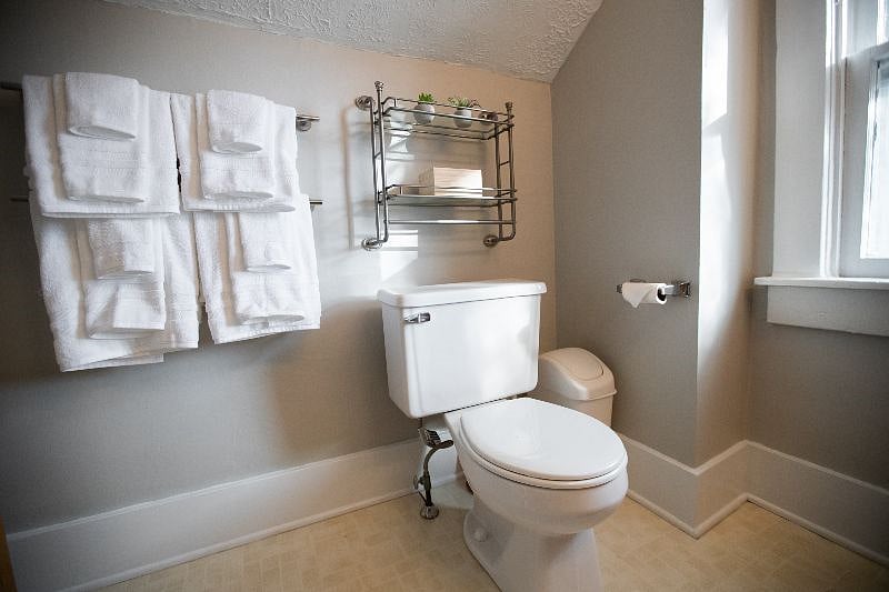 Full bathroom on 2nd floor.