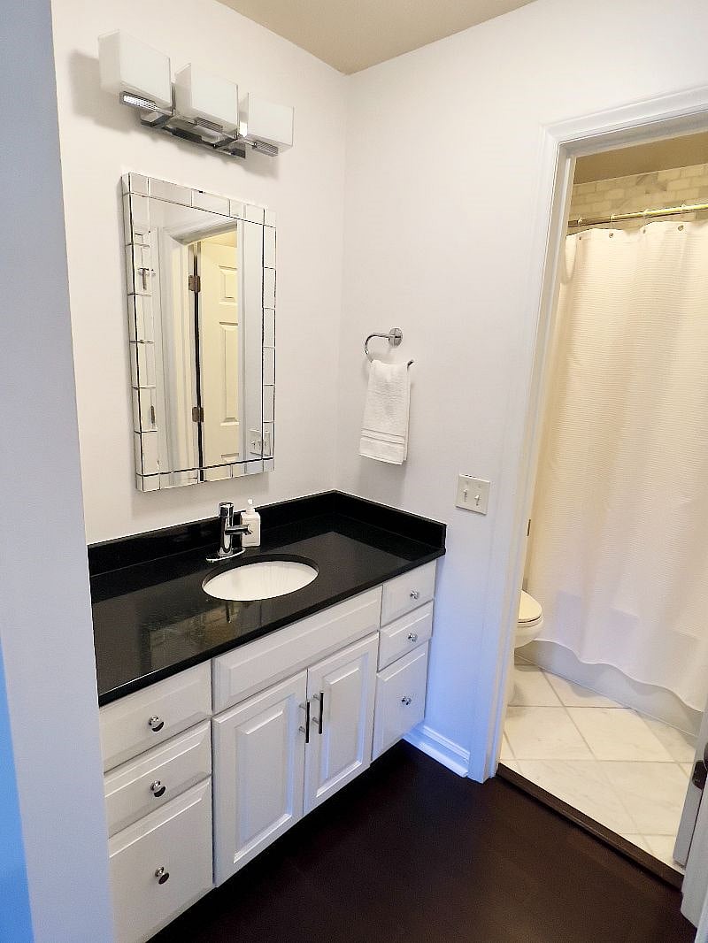 Master bath (cont'd)