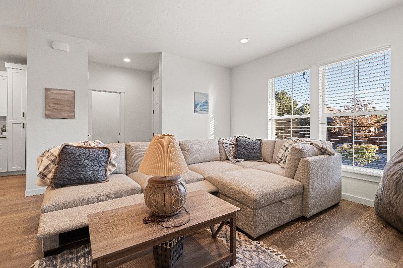 Furnished Finder property 453271_1 photo 10