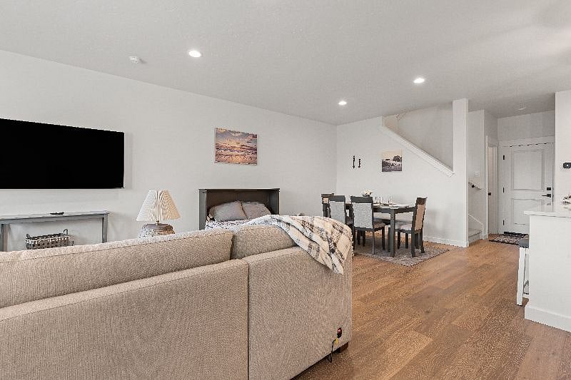 Furnished Finder property 453271_1 photo 13