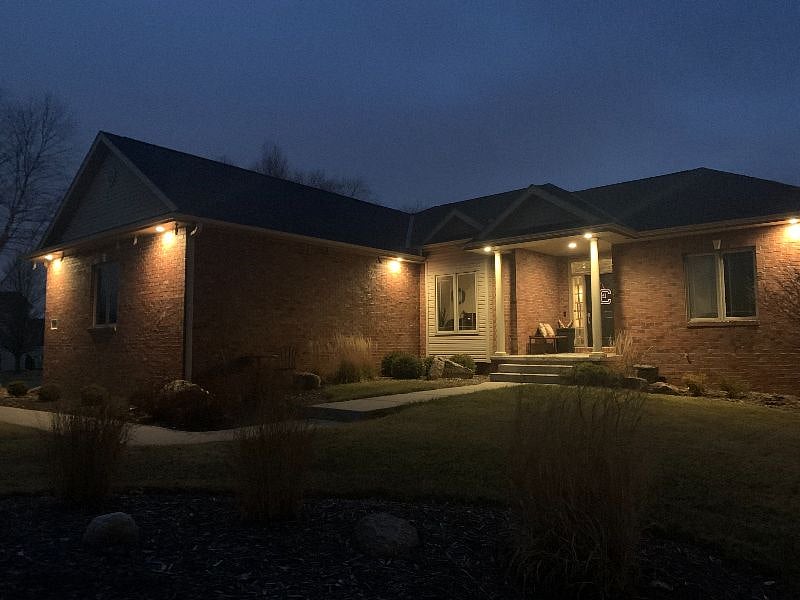 9100 Foxtail - front of house