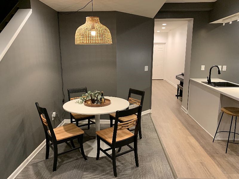 Suite Adeline - your eating area and hallway to bathroom