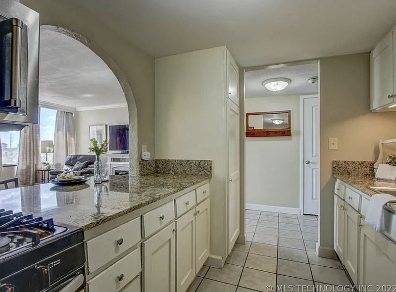 Fully stocked kitchen for all talent levels, from max skill=toast to all your culinary dreams coming true!