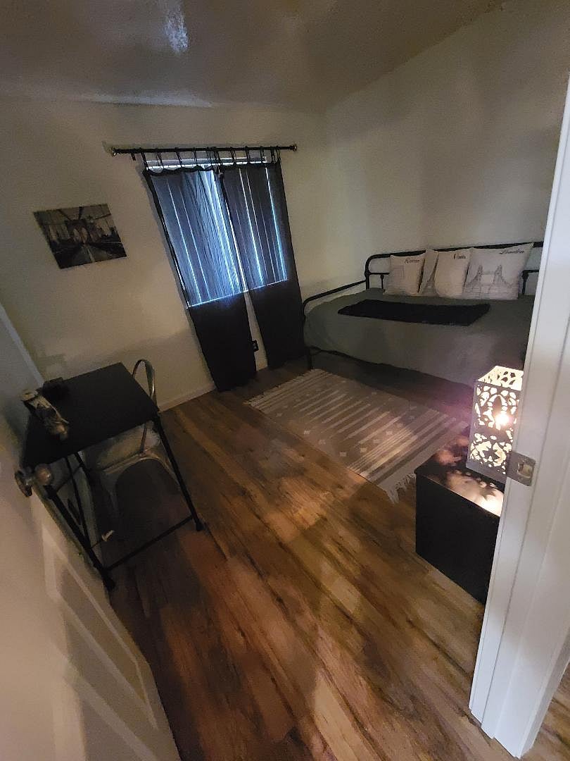 Guest bedroom/Office