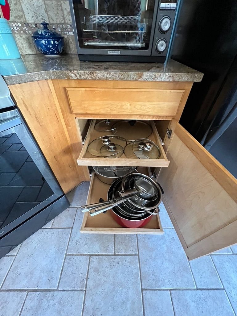 Fully stocked kitchen!