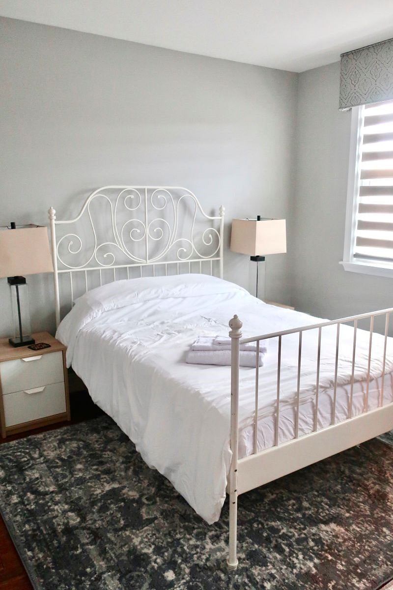 Back bedroom with full size bed. Filled with natural lighting!