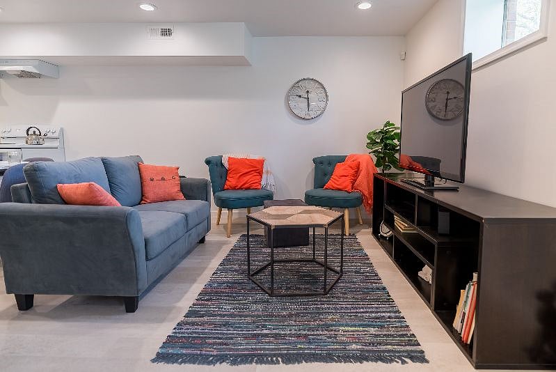 The living area has plush seating for 4, with extra chairs in each bedroom. The 50" HDTV is connected to Netflix!