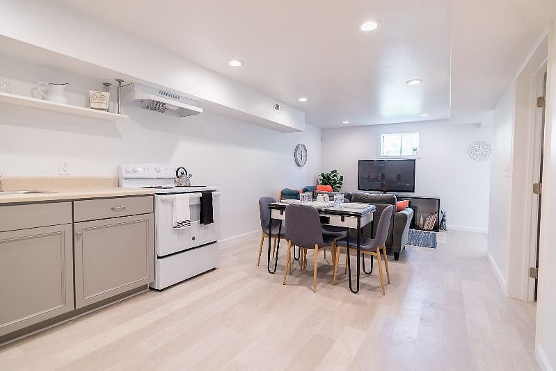 The dining table collapses for 4, or expands to comfortably accommodate 6!