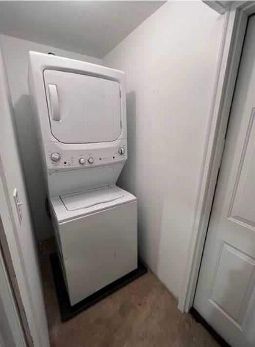 NEW as of early 2022 - a washer/dryer unit is available to guests at no cost for the duration of their stay! The space is NOT shared with hosts and the unit is in AirBnBs space. Guests must provide detergent, dryer sheets, etc. 