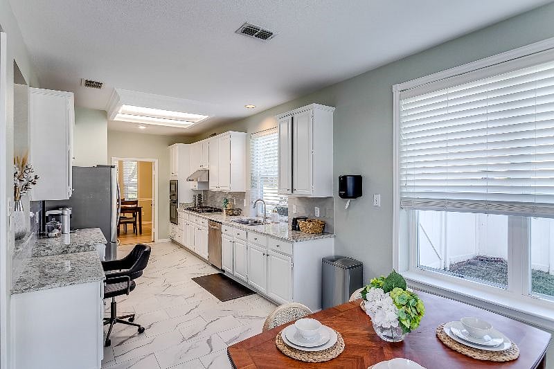 Furnished Finder property 453763_1 photo 16