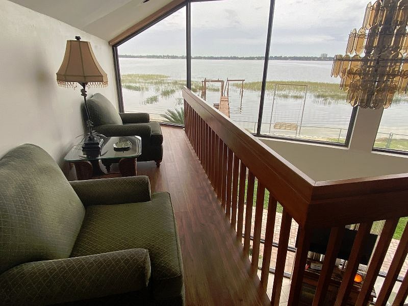Upstairs Siting Area - Great Views of the Lake