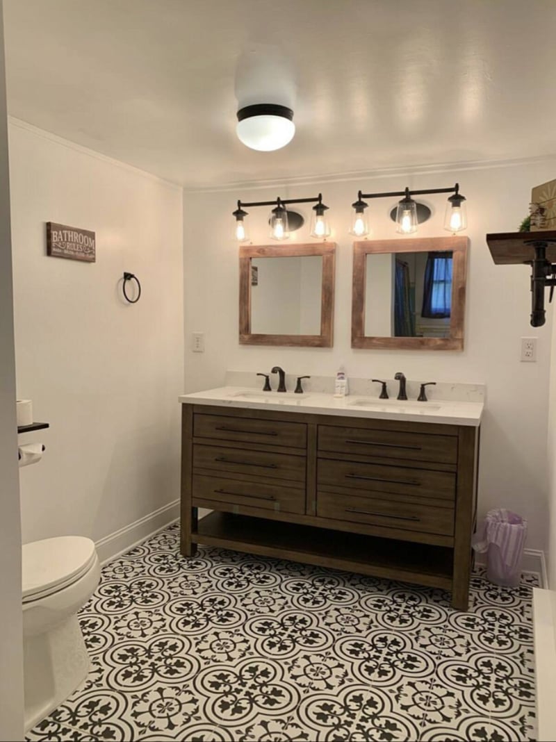 Spacious En-suite primary bath with a double vanity