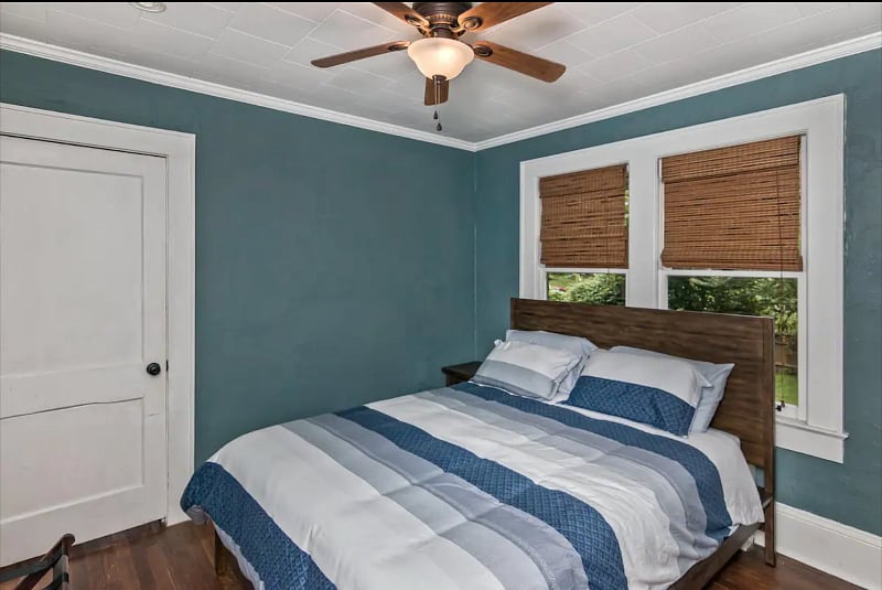 Second bedroom with a Queen size bed