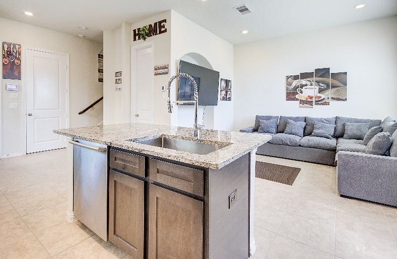 Furnished Finder property 453976_1 photo 14