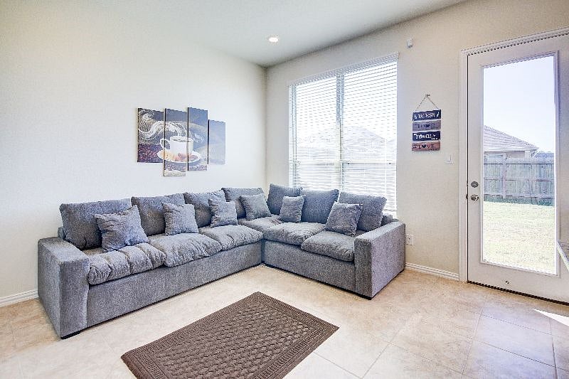 Furnished Finder property 453976_1 photo 17