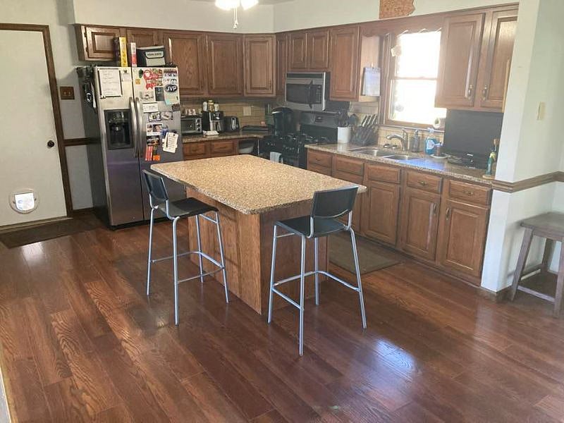 Shared kitchen. Quartz countertops.
Due to my work schedule, you will have the whole house to yourself many days a month.