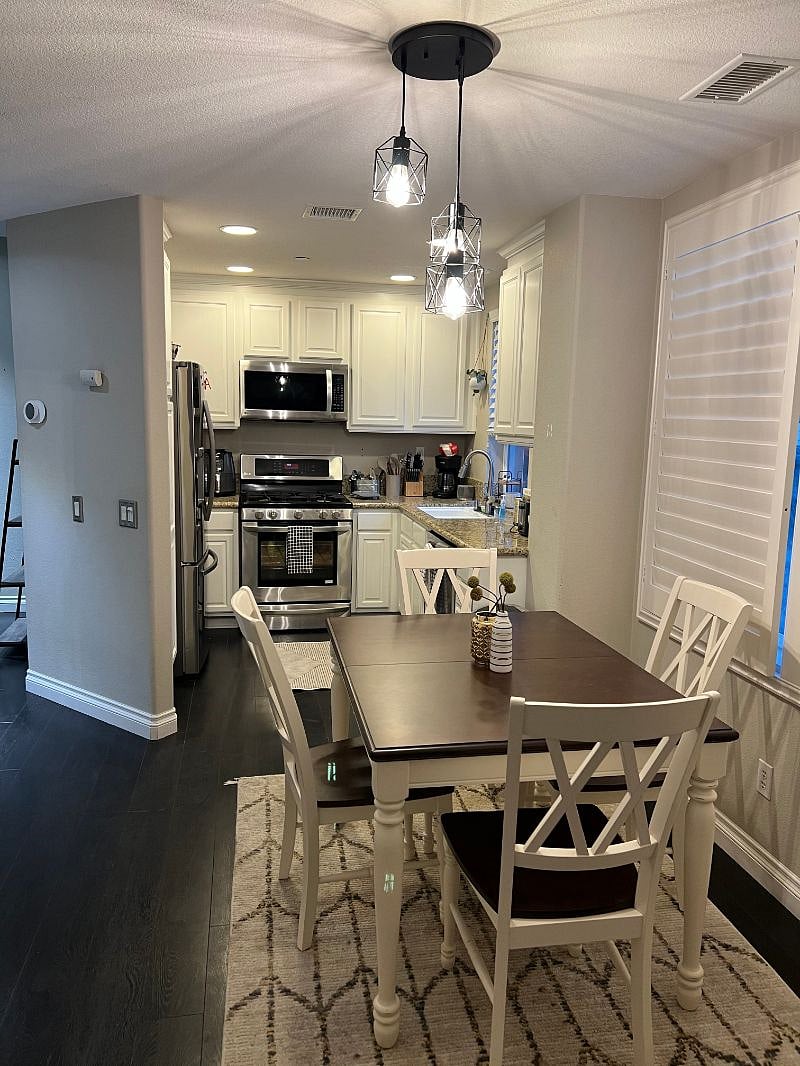 Big kitchen table, the Fridge has a water dispenser, lots of room