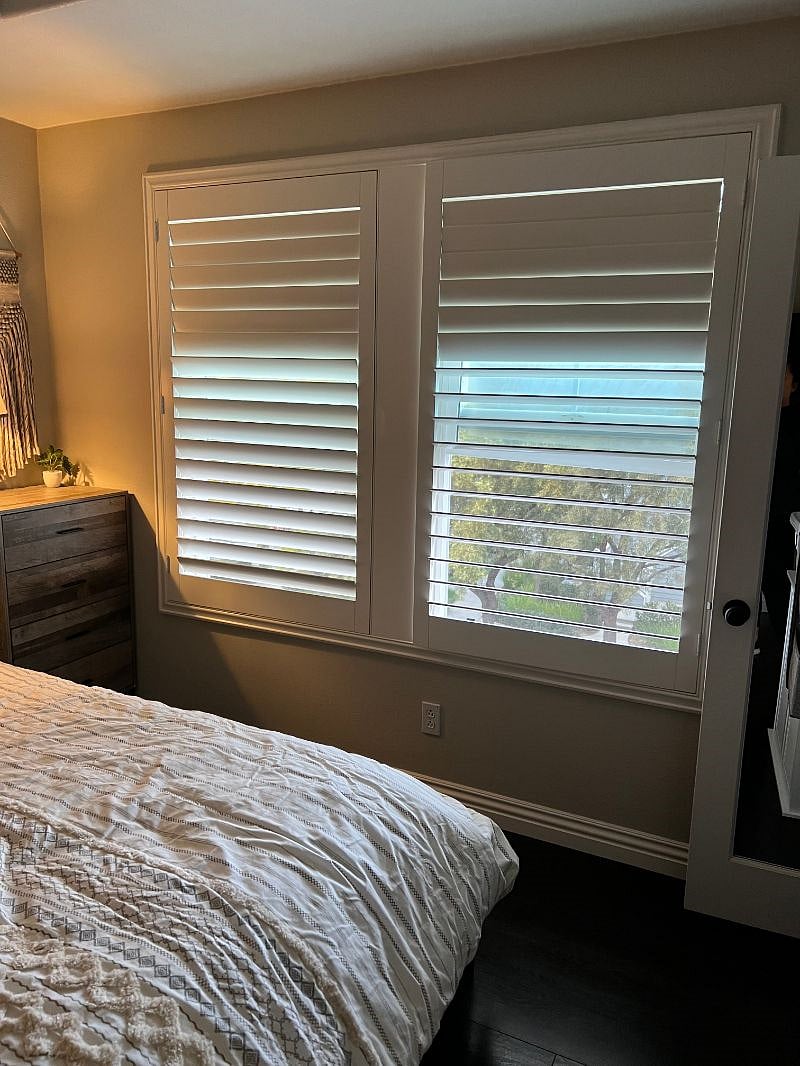 Two windows that allow a great breeze in