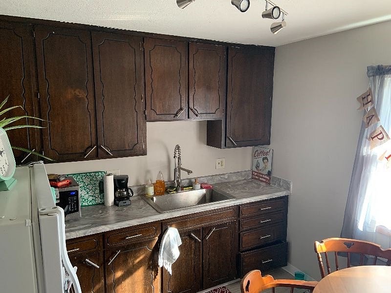 1211 Kitchen