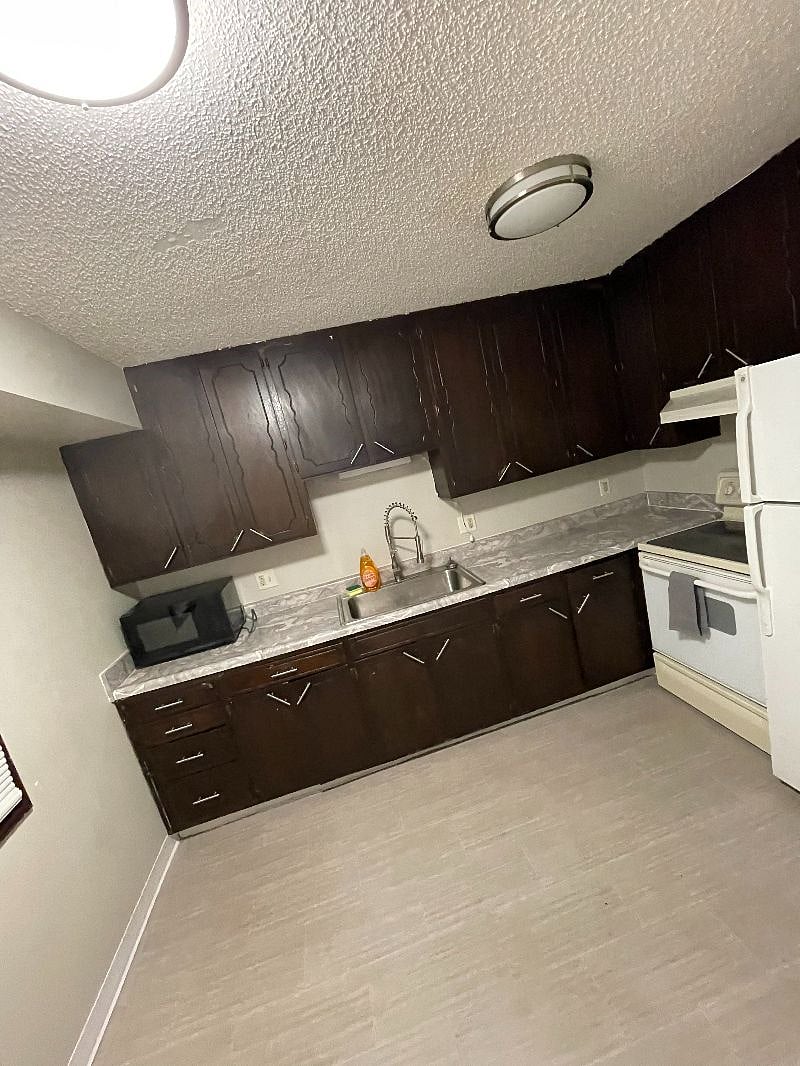 1213 Kitchen