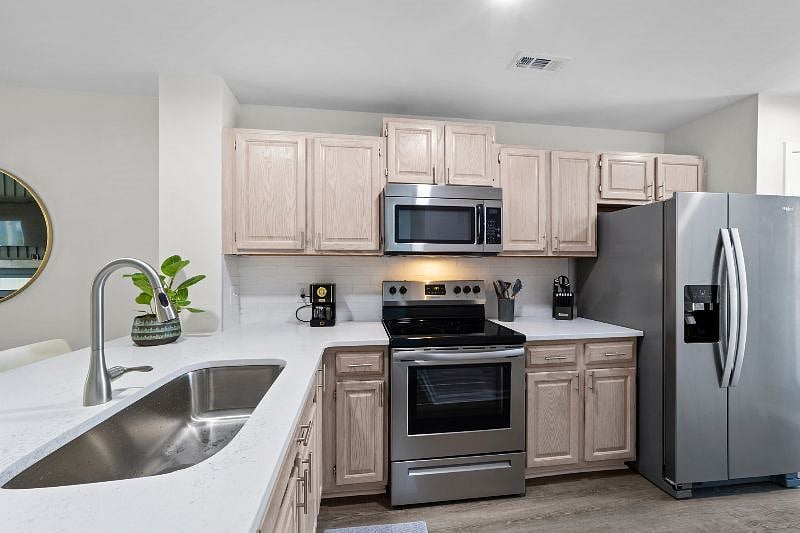 Furnished Finder property 454172_1 photo 2