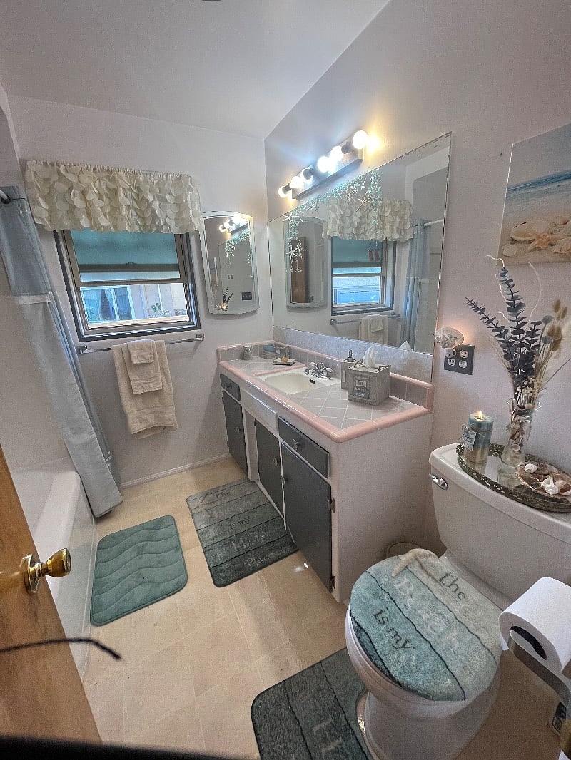 Bright Retro Boho Bathroom
with complete with fairly lights!