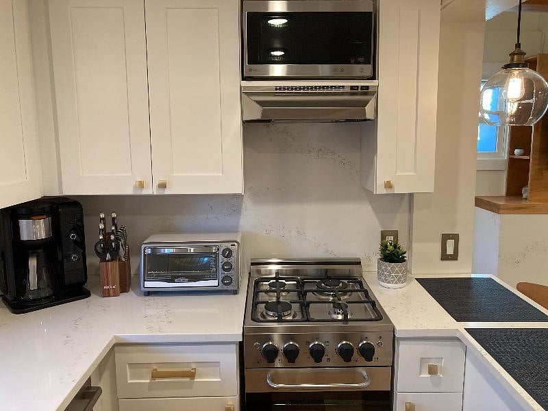 Kitchen Oven and Microwave