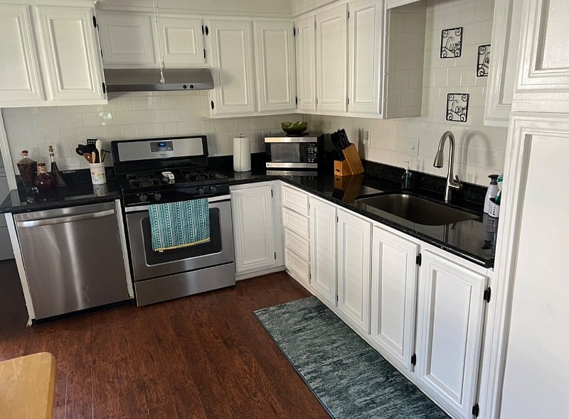 Full Kitchen 