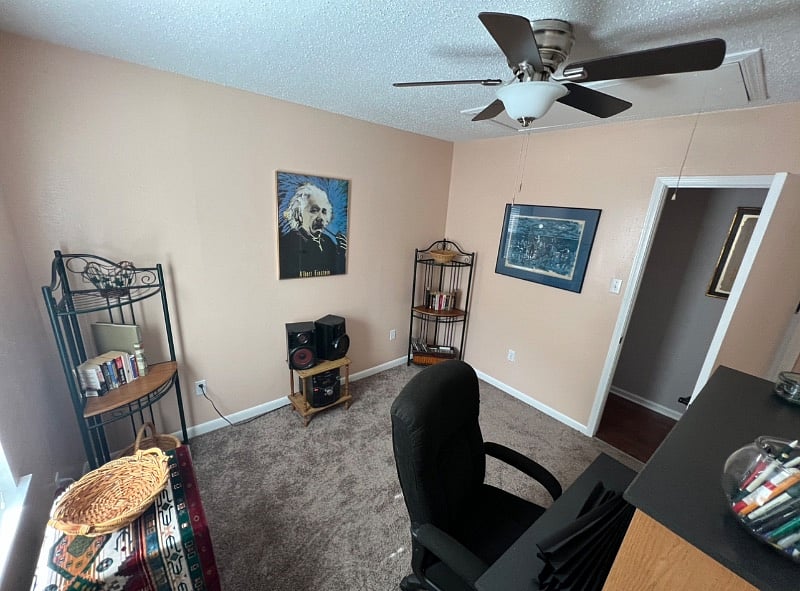 Study / 3rd bedroom can place a single bed if needed 